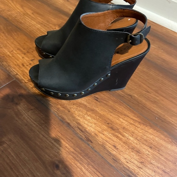 Lucky Brand Larae Black Wood Studded Wedge Heels Size 6.5 - Picture 4 of 9